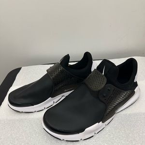Black and white Nike sock dart sneaker size 11 men’s